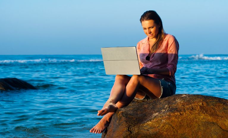 12 Digital Nomad Jobs with High Pay and Flexibility